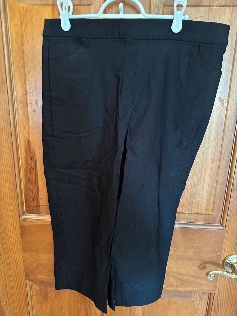 Alfred Dunner Black Cropped Stretch Pull-On Jeans